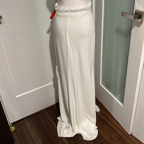 MAC DUGGAL Sequined Criss Cross Bodice Gown 4 - Picture 9 of 9